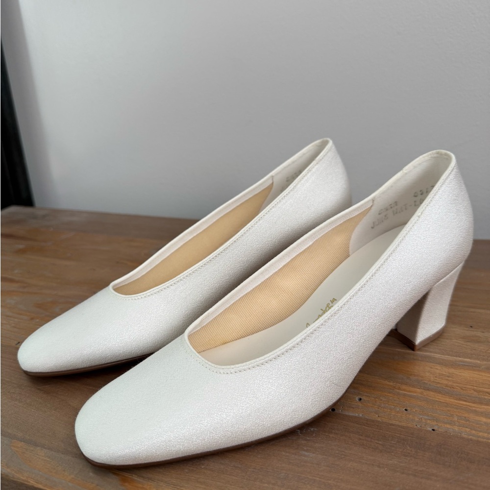 Bridesmaids by Dyeables Bridal Formal Wedding shoes pumps satin 2in heels Sz 8.5